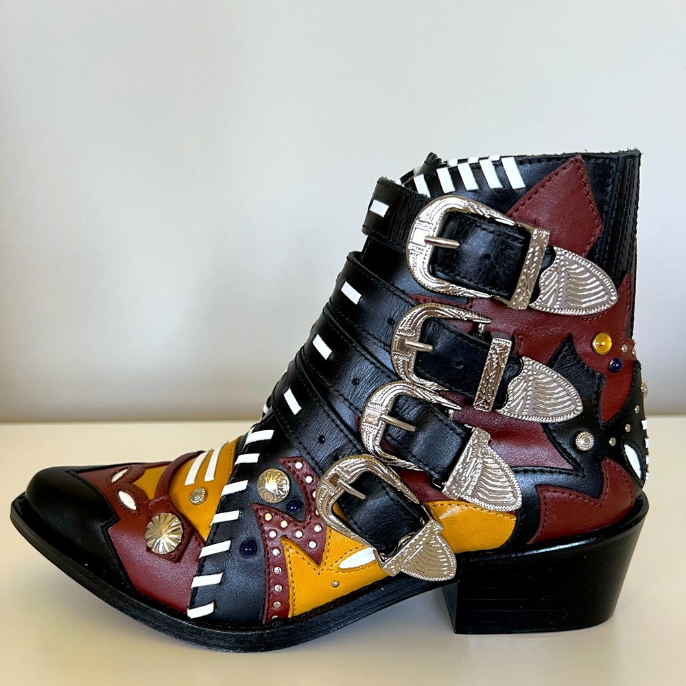 Toga Pulla
Buckle strap ankle boots